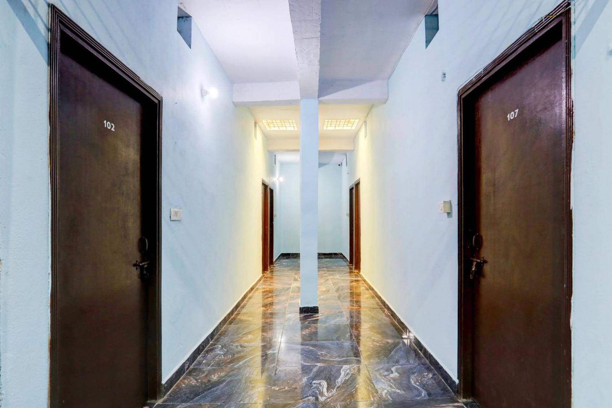 Spot On New Diamond Guest House Rudrapur エクステリア 写真