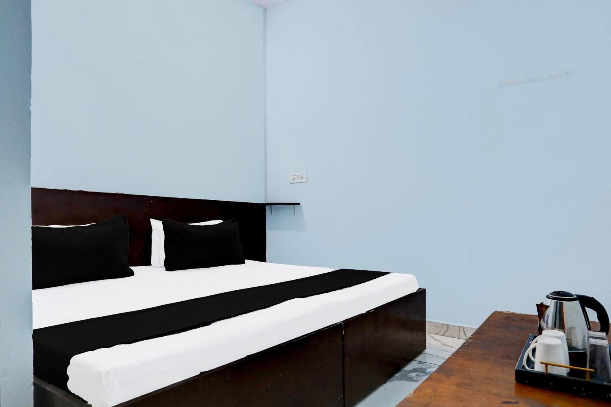 Spot On New Diamond Guest House Rudrapur エクステリア 写真