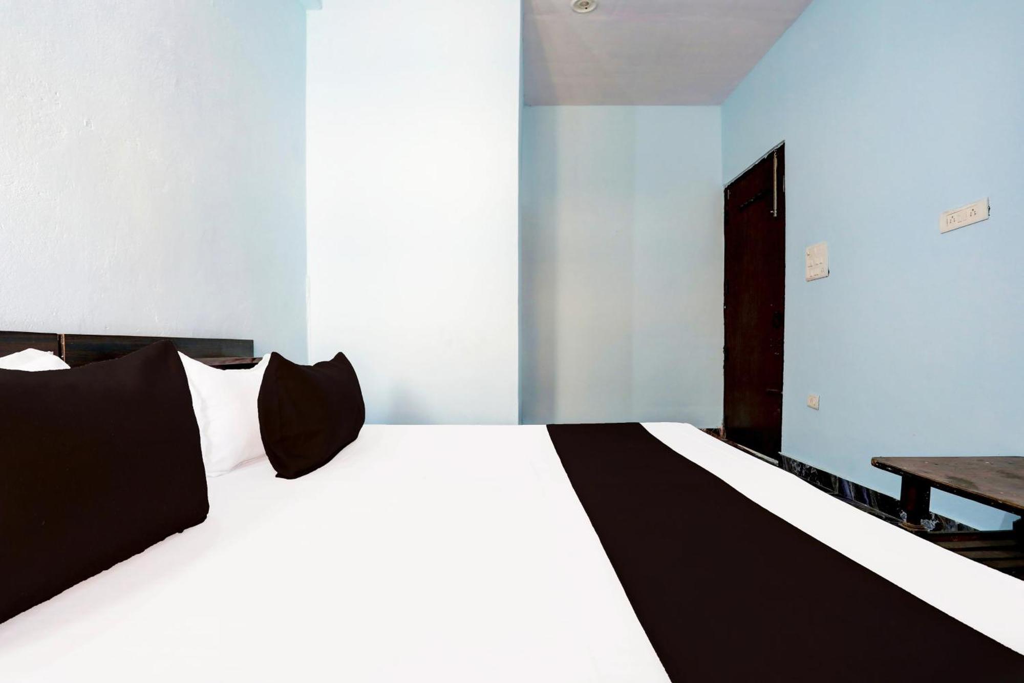 Spot On New Diamond Guest House Rudrapur エクステリア 写真