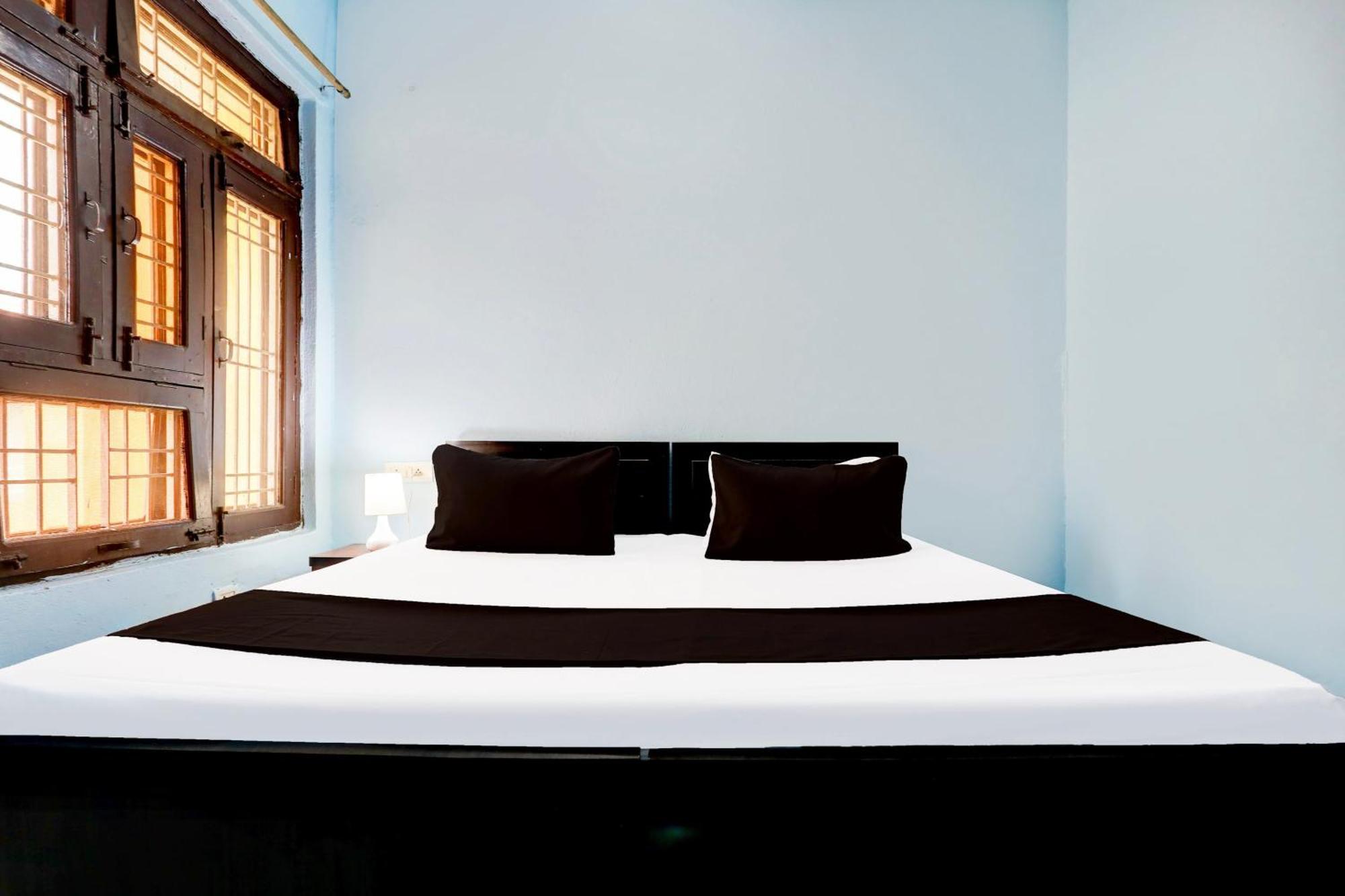 Spot On New Diamond Guest House Rudrapur エクステリア 写真