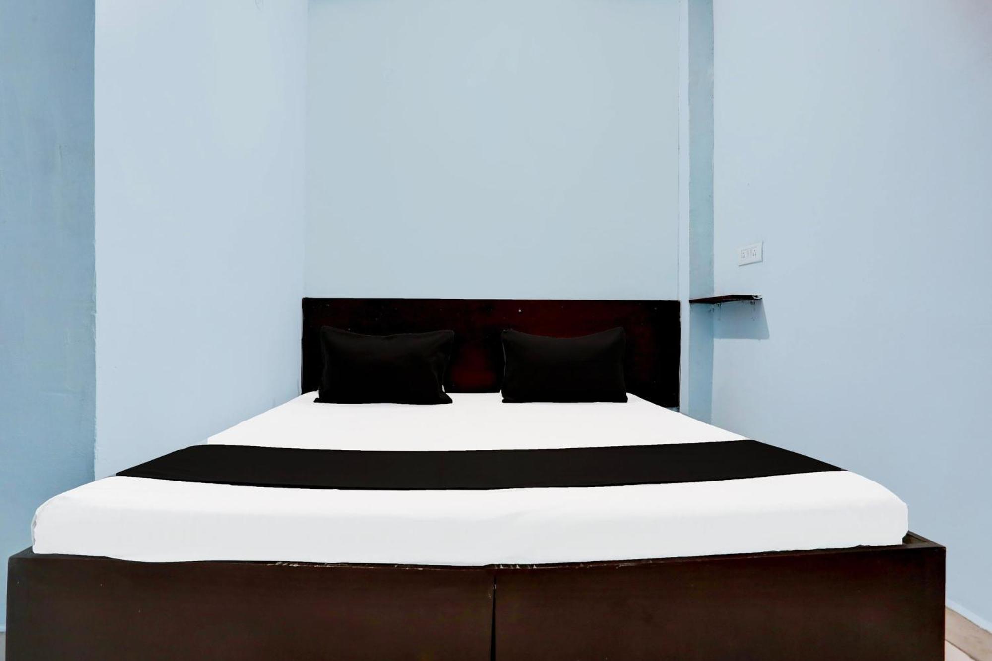 Spot On New Diamond Guest House Rudrapur エクステリア 写真