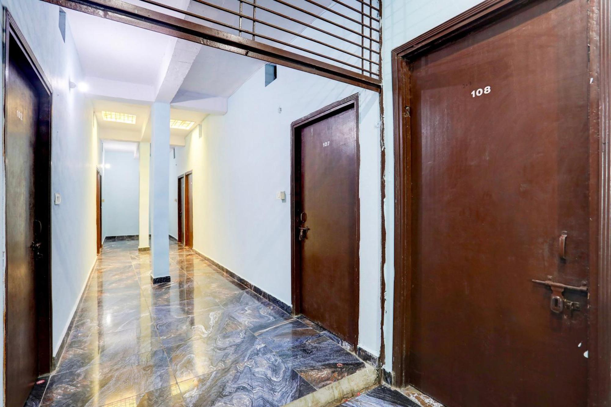 Spot On New Diamond Guest House Rudrapur エクステリア 写真
