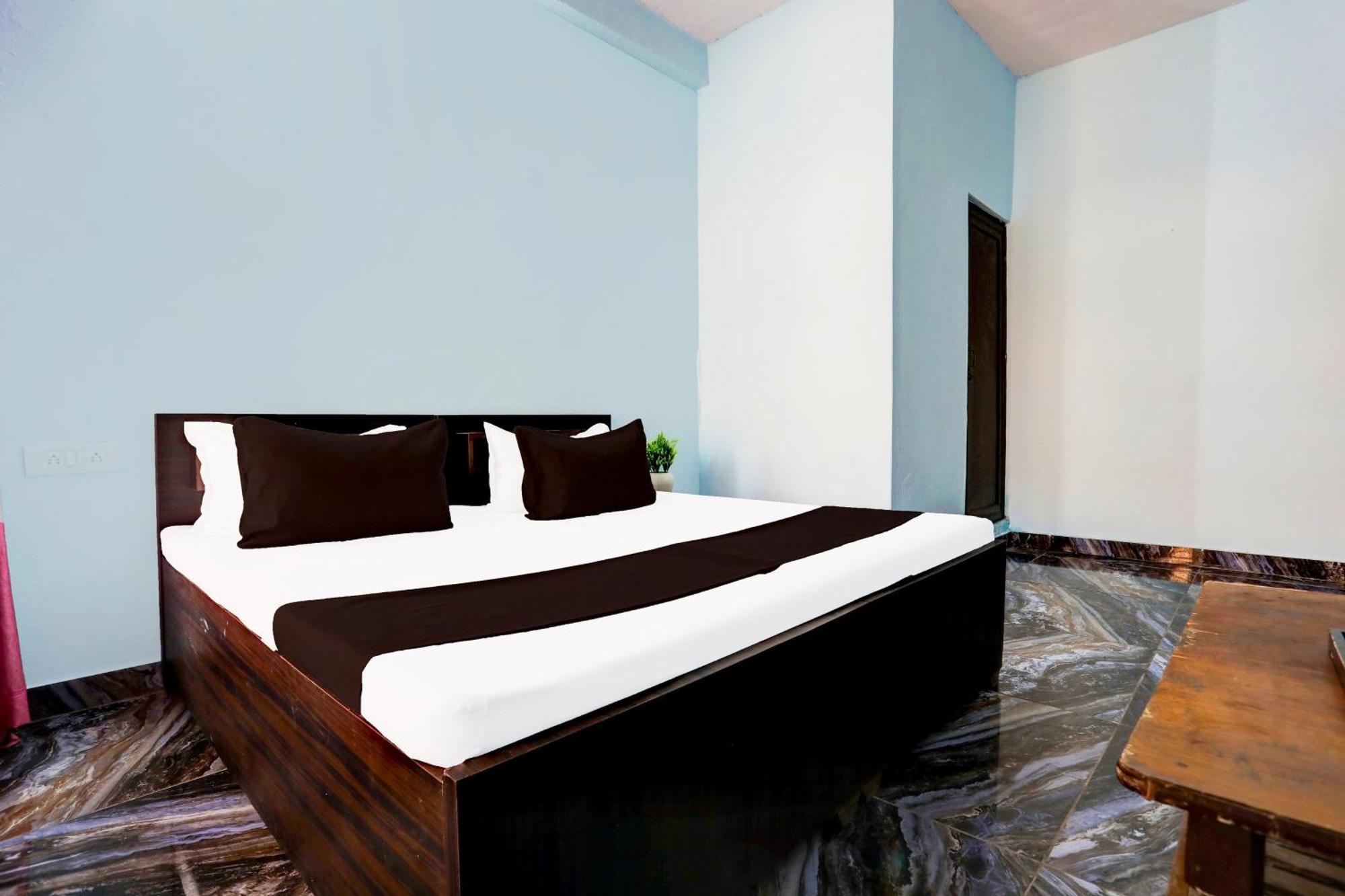 Spot On New Diamond Guest House Rudrapur エクステリア 写真